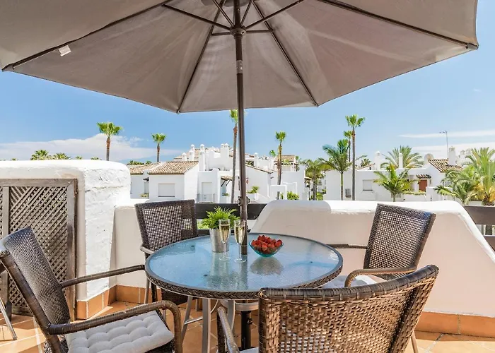 2 Bedroom Apt Close To The Sea